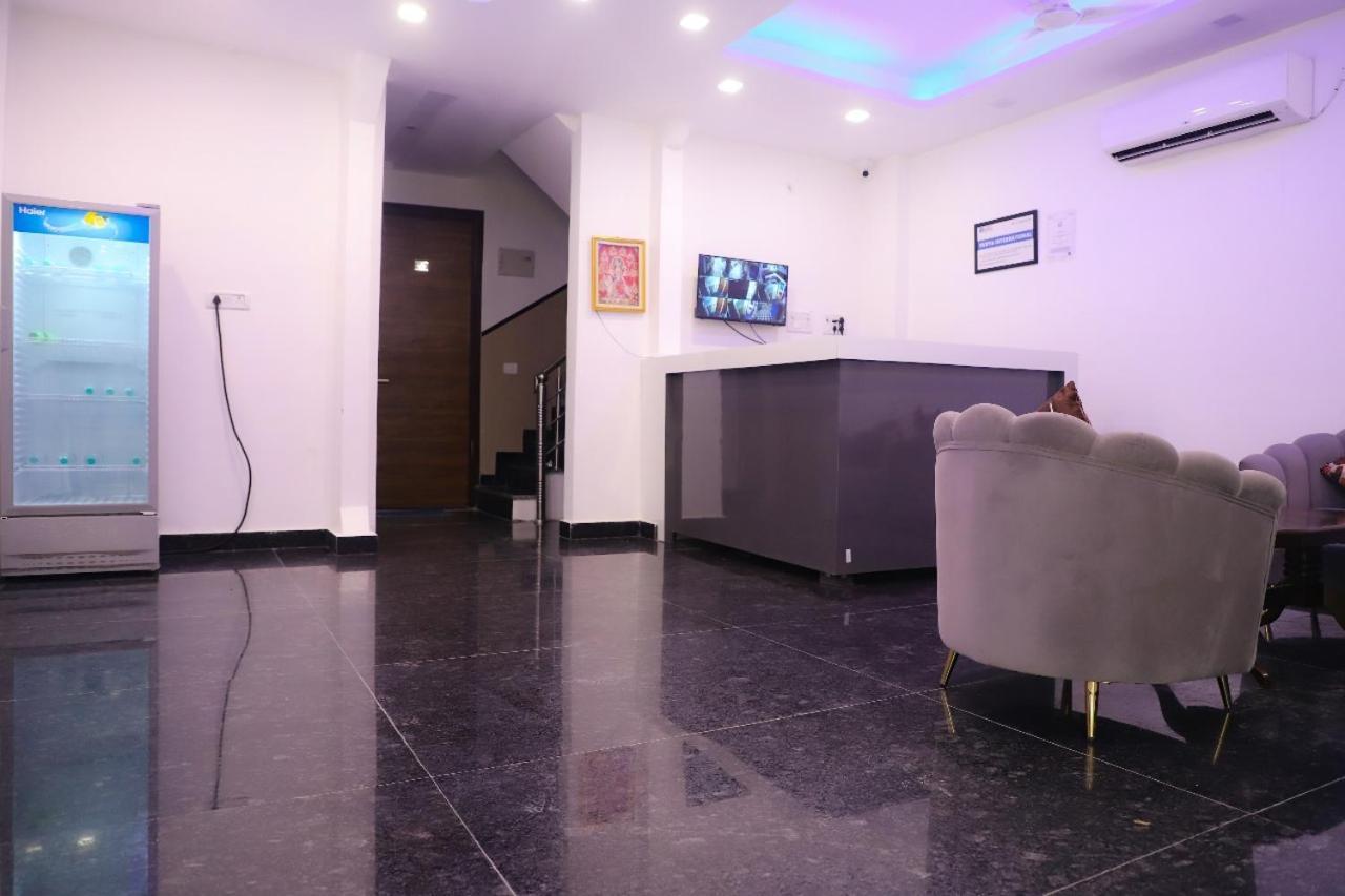 Surya International Bed and Breakfast New Delhi Eksteriør billede
