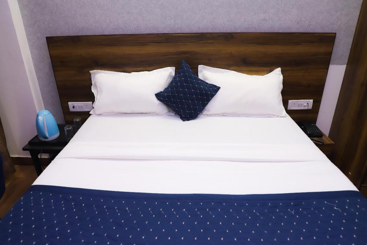 Surya International Bed and Breakfast New Delhi Eksteriør billede
