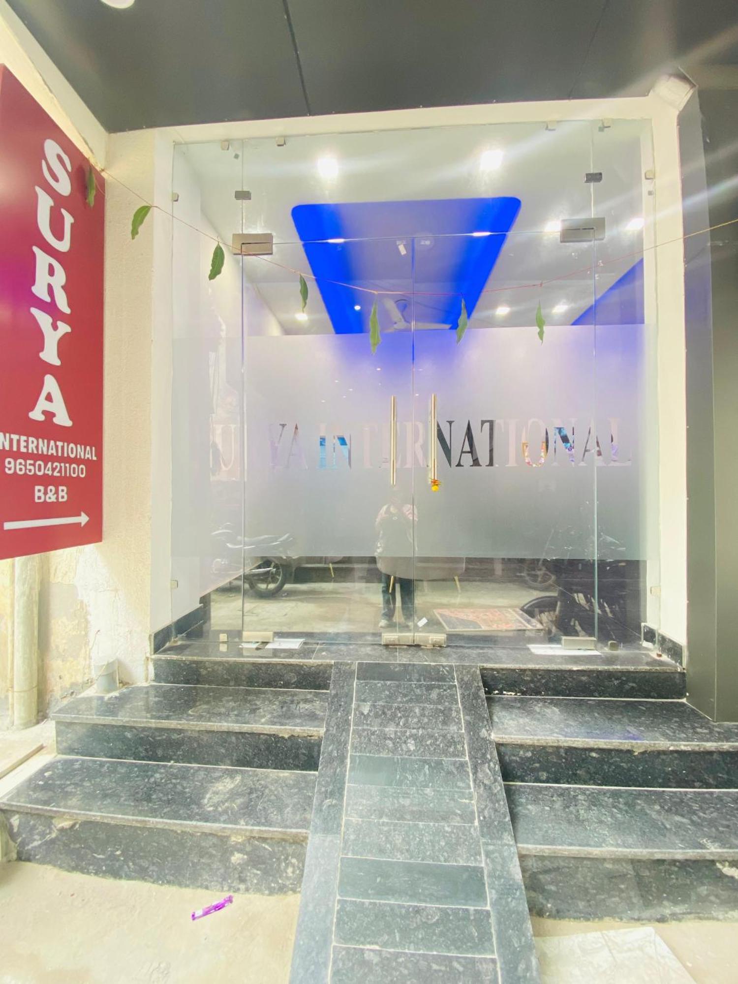 Surya International Bed and Breakfast New Delhi Eksteriør billede