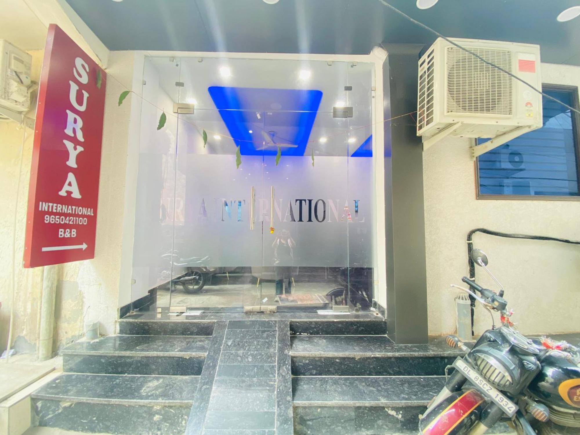 Surya International Bed and Breakfast New Delhi Eksteriør billede
